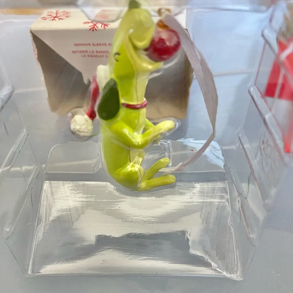 Hallmark Keepsake Lap Dog Petit Chien Ornament